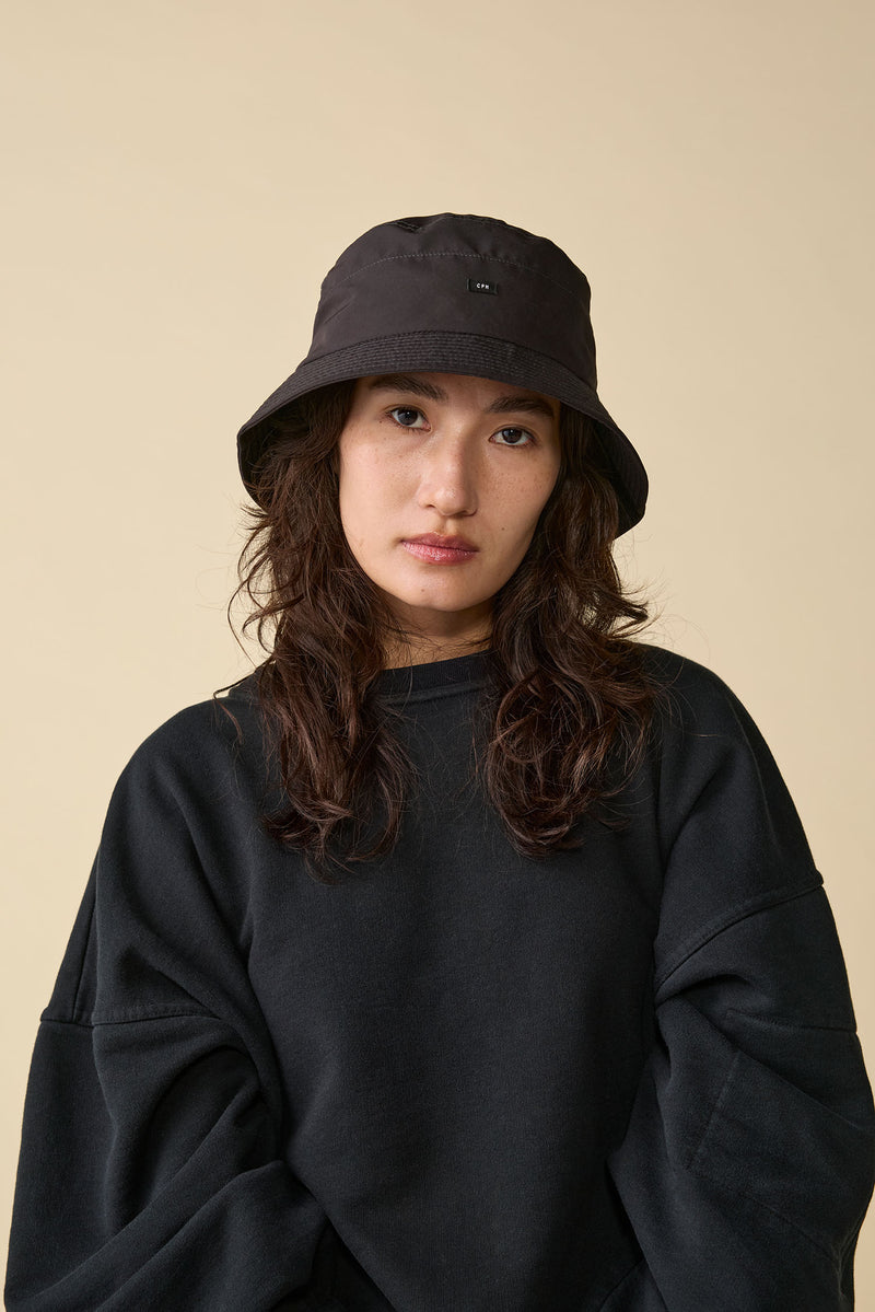 SWITCHED BUCKET HAT / DIVIDER CLOTH / BLACK
