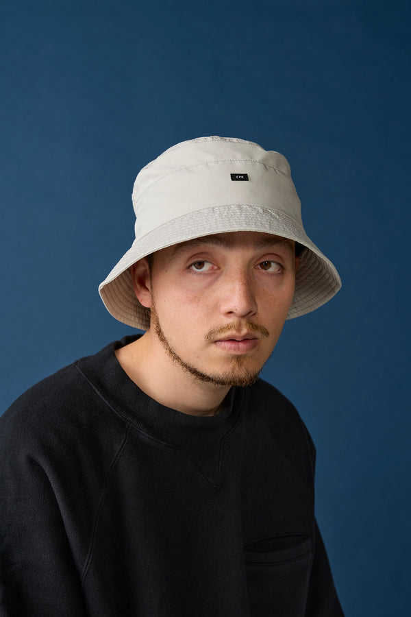 SWITCHED BUCKET HAT / DIVIDER CLOTH / IVORY