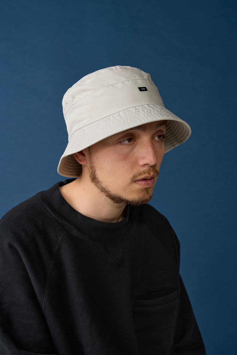 SWITCHED BUCKET HAT / DIVIDER CLOTH / IVORY