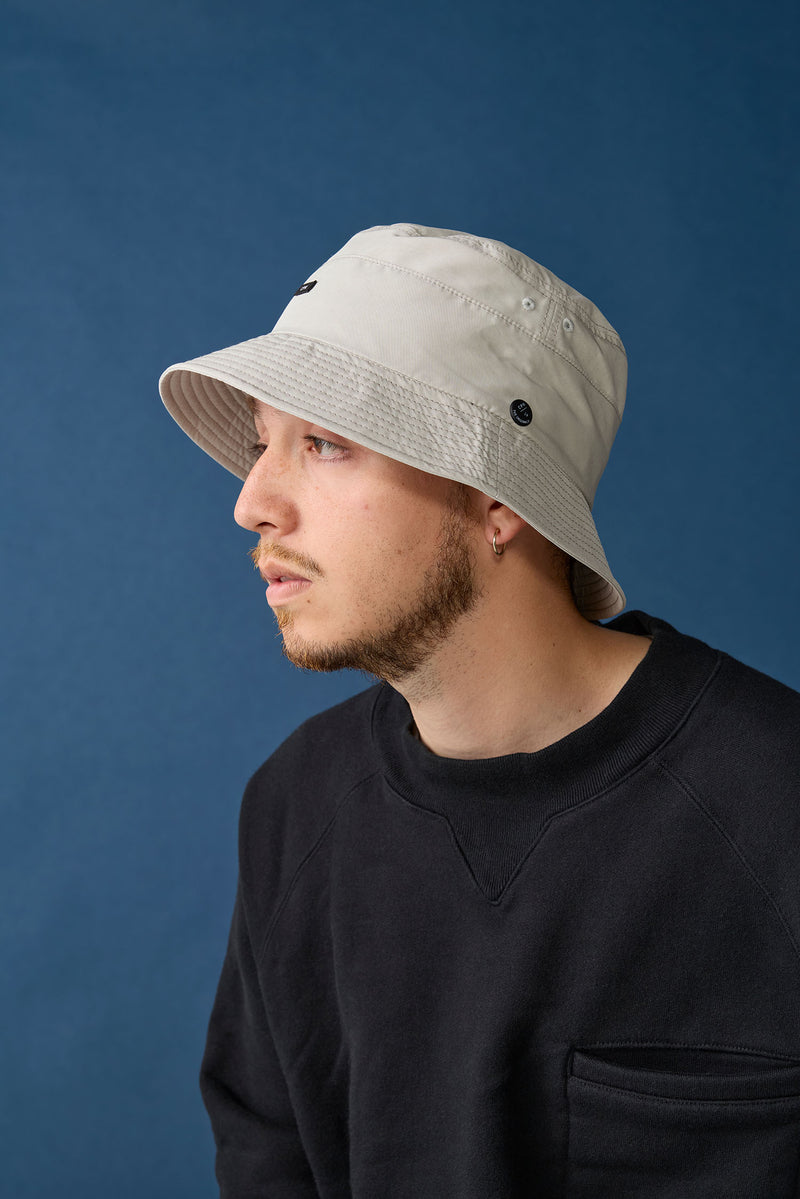 SWITCHED BUCKET HAT / DIVIDER CLOTH / IVORY